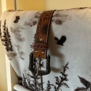 Nocona Women’s Sunflower Tooled Leather Belt